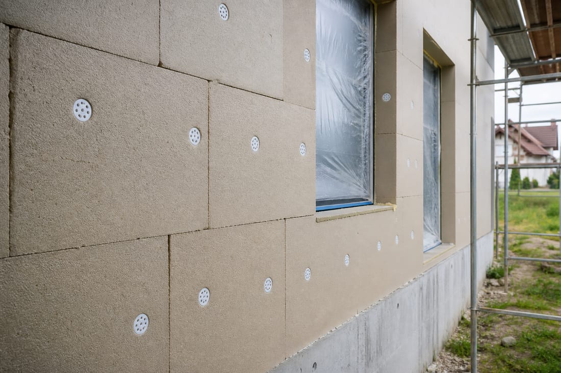 Beispiel: WDVS-Dämmplatten an einer Fassade